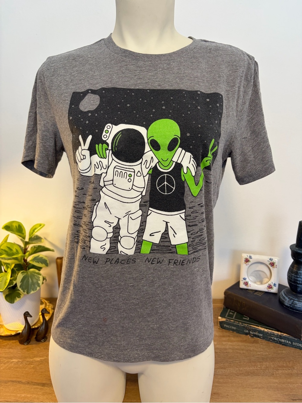 Old Navy Kids XL 14-16 Alien Astronaut Graphic Tee New Places New Friends